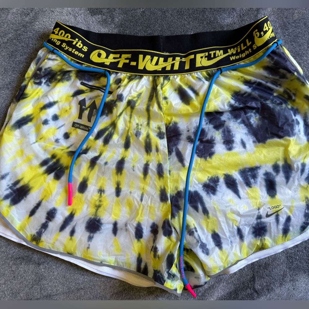 OFF WHITE X NIKE SHORTS SIZE L NEVER WORN